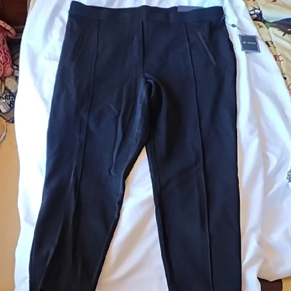Black stretchy straight leg ankle pant